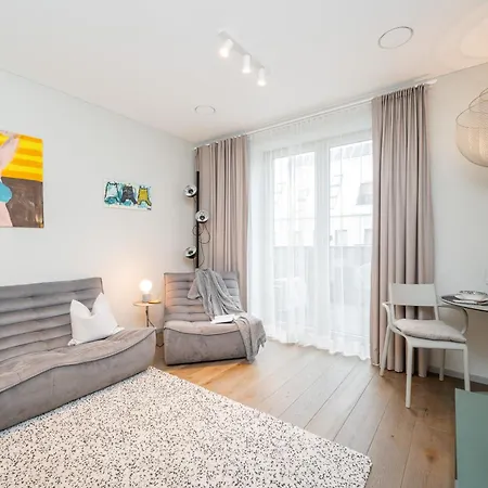 New By The River, W-balcony & Ac By Cohost *