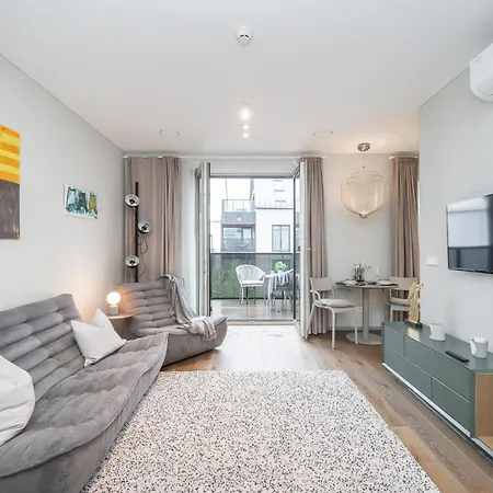New By The River, W-balcony & Ac By Cohost *